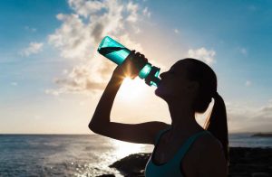 水分補給とスポーツドリンク・糖質濃度の違いによる水分と糖質の吸収量の関係